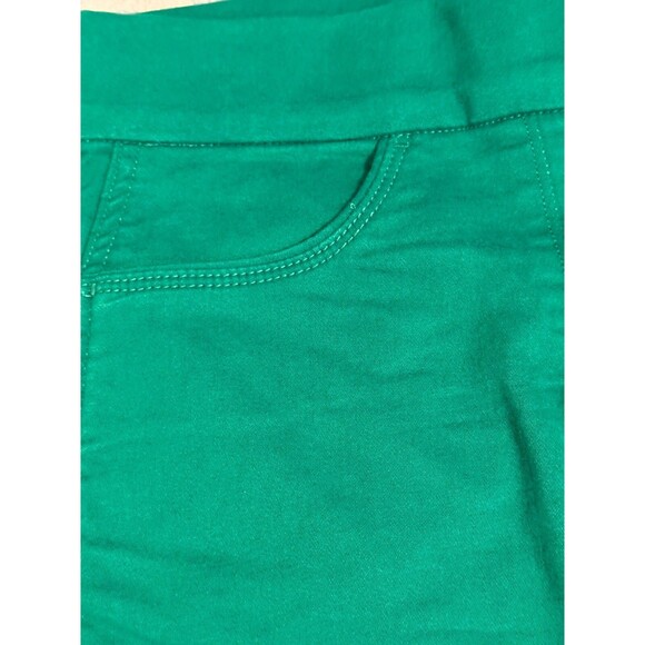 NWT Liz Claiborne Green Amber Shorts Sz. 6 Women Mid Rise Pull-on Stretchy - Picture 4 of 8